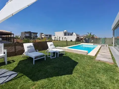 Casa 4 ambientes con 3 baños