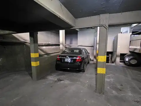 Cochera Santa Fe al 3100, cochera muy amplia parta camioneta, planta baja