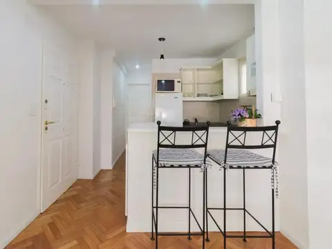 Alquilo Temporario en Recoleta. Departamento de 2 Ambientes al frente con balcón. Hasta 2 Personas.
