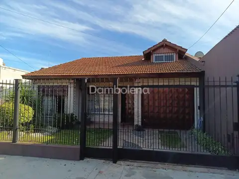 Casa con Departamento en Venta en Haedo, Morón