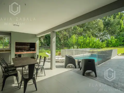 Casa 5 ambientes con 3 baños