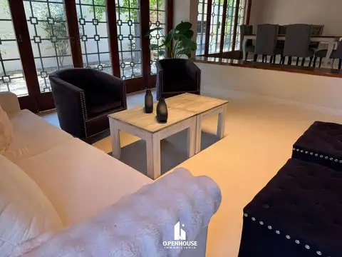 Casa en Alquiler con 1 cochera