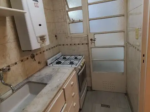 El Salvador 4500, Piso 3