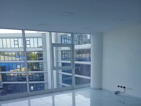 Oficina en Alquiler con 1 cochera