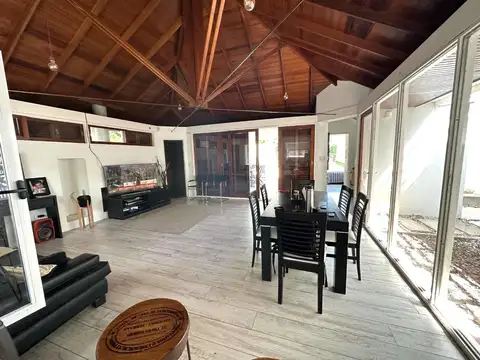 CASA VENTA CITY BELL 2 DORMITORIOS PARQUE PISCINA