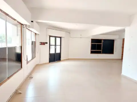 Local Comercial en Alquiler ? Dr. Brandi esquina Rivadavia, Maipú