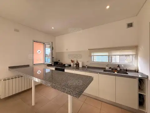 Casa 3 ambientes con 2 baños