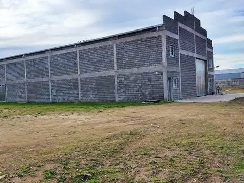 Galpón 1300 m2 en total s/Lote 4300m2(54x80)a 100m Ruta11