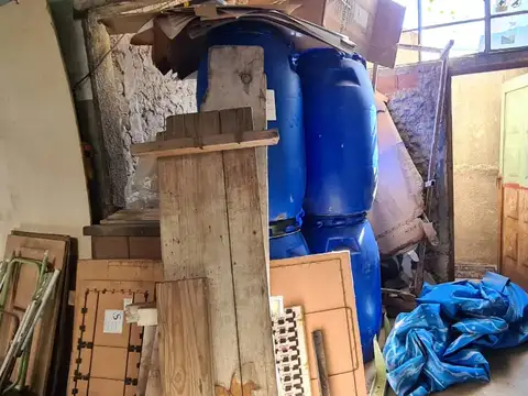 EN VENTA EN CASEROS GALPON EN PLANTA BAJA TODO DE LOSA DE 8.66 X20, 170 M2 CUBIERTOS - FICHA 8356