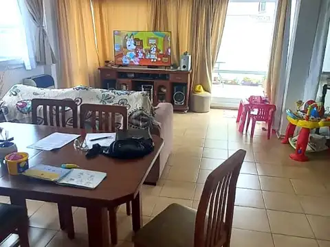 Departamento 4 ambientes con 2 baños