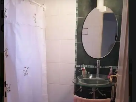 CHALET 4 AMBIENTES AMPLIO 250 MTS2 APROX. QUINCHOCON PARRILLA Y LAVADERO Y COCHERA  CASTELAR