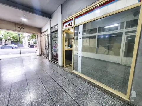 Av. Asamblea 300, Piso Loc