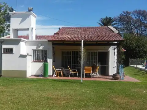 Excelente Chalet | 3 Dormitorios | Terreno de 1450 m² | Villa La Rivera