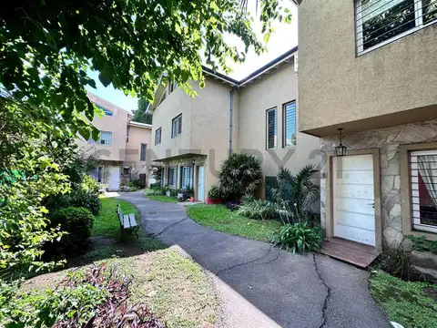 VENTA TRIPLEX EN BELLA VISTA - EXCELENTE UBICACIÓN  APTA CRÉDITO 