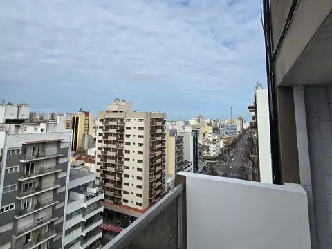 DOS AMBIENTES A LA CALLE CON BALCON Y COCHERA FIJA