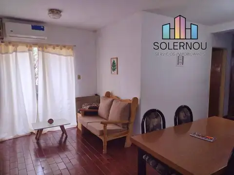 Departamento 3 ambientes con balcón y cochera.