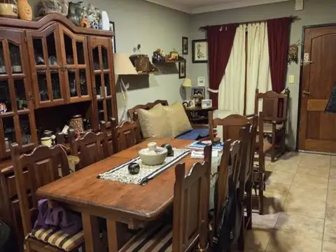 Casa 4 ambientes con 2 baños
