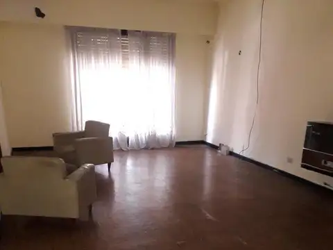 Depósito zona industrial. Planta alta de oficinas. - Olivos