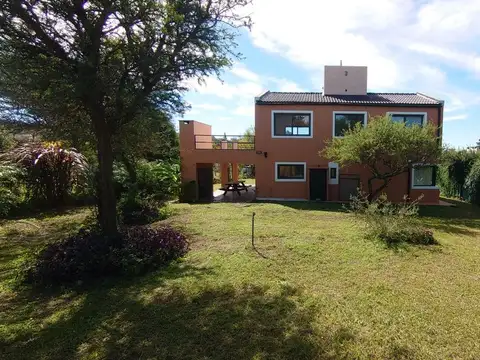 CASA 3 DORMITORIO CON BAJADA AL RIO KEOKEN TANTI