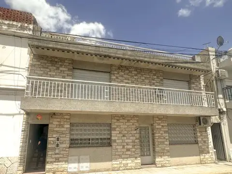 Casa 3 habitaciones, terraza y balcón.Echesortu Pje Marqués de Moya  al 3800