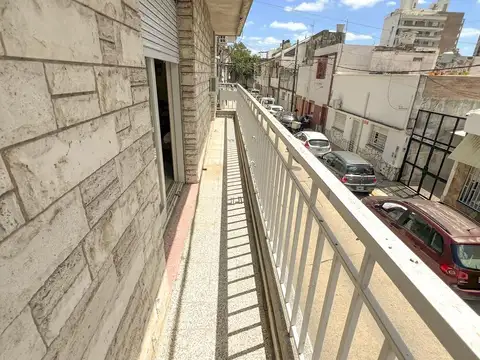 Casa 3 habitaciones, terraza y balcón.Echesortu Pje Marqués de Moya  al 3800