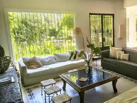 Casa 6 ambientes con 4 baños