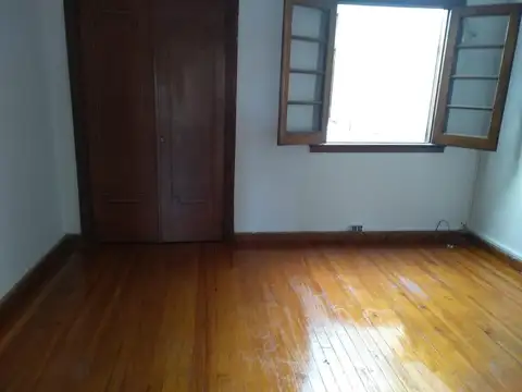 VENTA - CASA 4 AMB C/TERRAZA PROPIA - BARRACAS