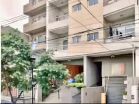 Cochera fija  en Caseros zona Centro