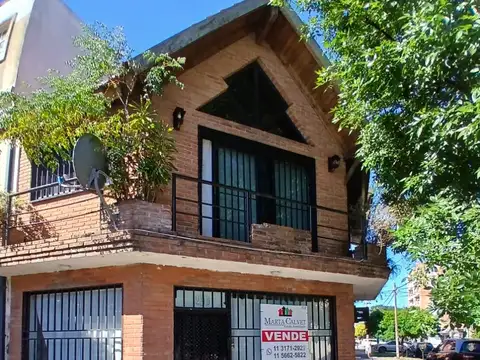 Departamento tipo casa en alquiler en Villa Luzuriaga