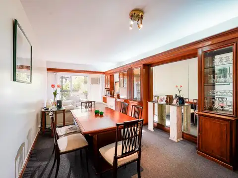 Venta Departamento 4 ambientes más dependencia en Devoto con cochera