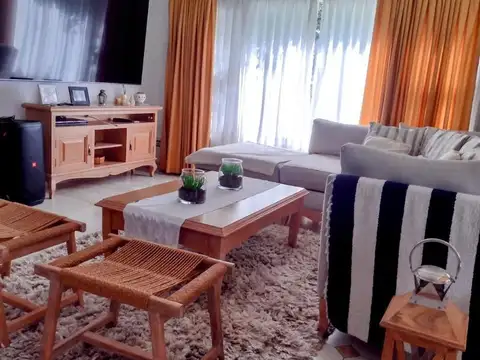 Casa en Venta con 4 cocheras