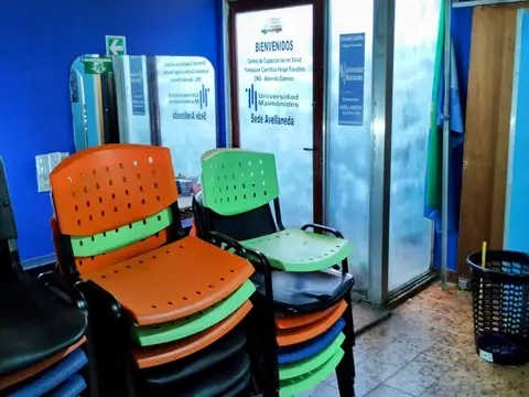 Venta de salon de 100 m² en Sarandi sobre Av. Mitre