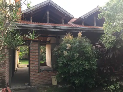 Paso nº 1934 e/ 12 de Octubre y Vetere