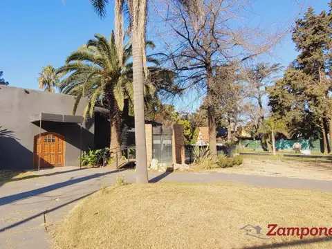 Venta quinta salon de eventos gimnasio terreno con pileta en Moreno