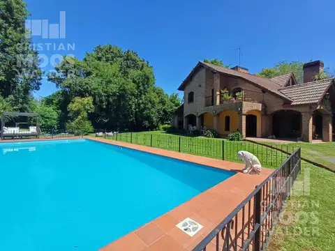 Casa en Venta con 2 cocheras