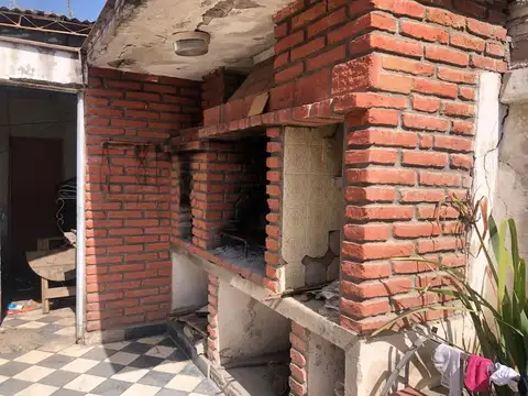 Casa 4 ambientes con 1 baño