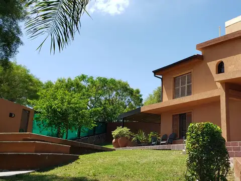 Casa 5 ambientes con 2 baños