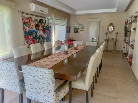 Casa 5 ambientes con 3 baños