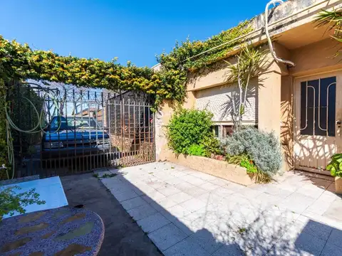 CASA 3 DORMITORIOS C/PATIO ZONA RIO A RECILCAR