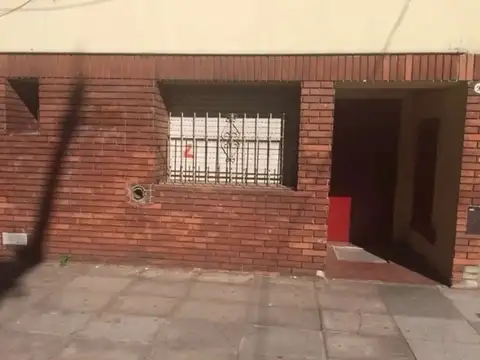 PH planta baja- 20m2- Cocina Separada  Alberti al 900- Cerca Subte- whatsapp