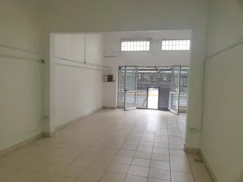 EDIFICIO DE 2 PISOS CON TZA Y LOCAL COMERCIAL.VENTA EN BLOCK