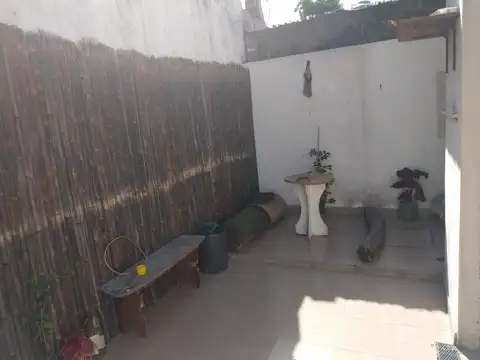 Venta Monoambiente con patio en Morón.