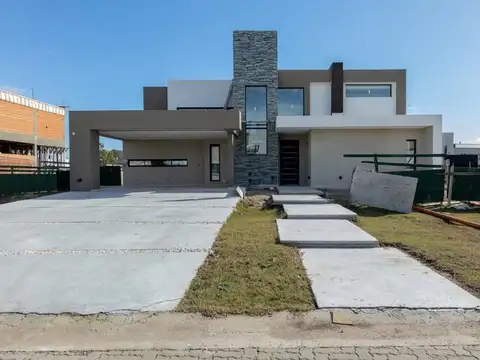 Casa de 5 ambientes en venta en Country La Providencia. Canning, Ezeiza.