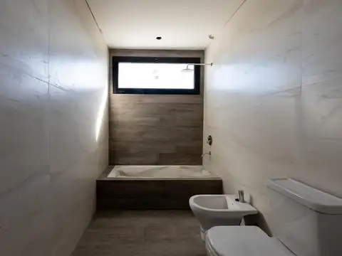 Casa 5 ambientes con 4 baños