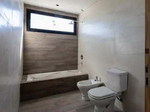 Casa de 5 ambientes en venta en Country La Providencia. Canning, Ezeiza.