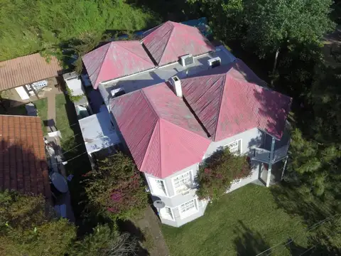 Casa 8 ambientes con 2 baños