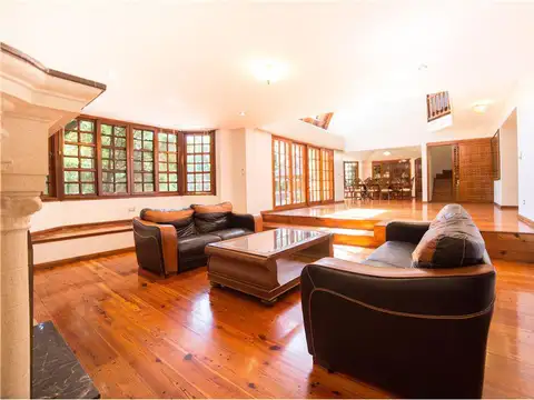 Casa 6 ambientes con 5 baños