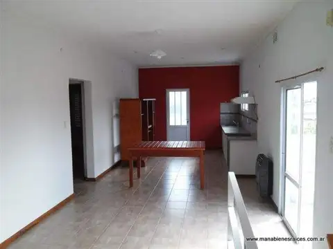 Departamento en planta alta con importante terraza.