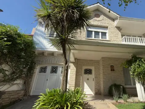 Chalet de 4 amb con dependencia de servicio