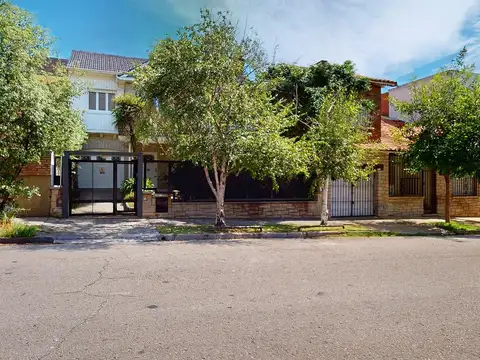 Chalet de 4 amb con dependencia de servicio